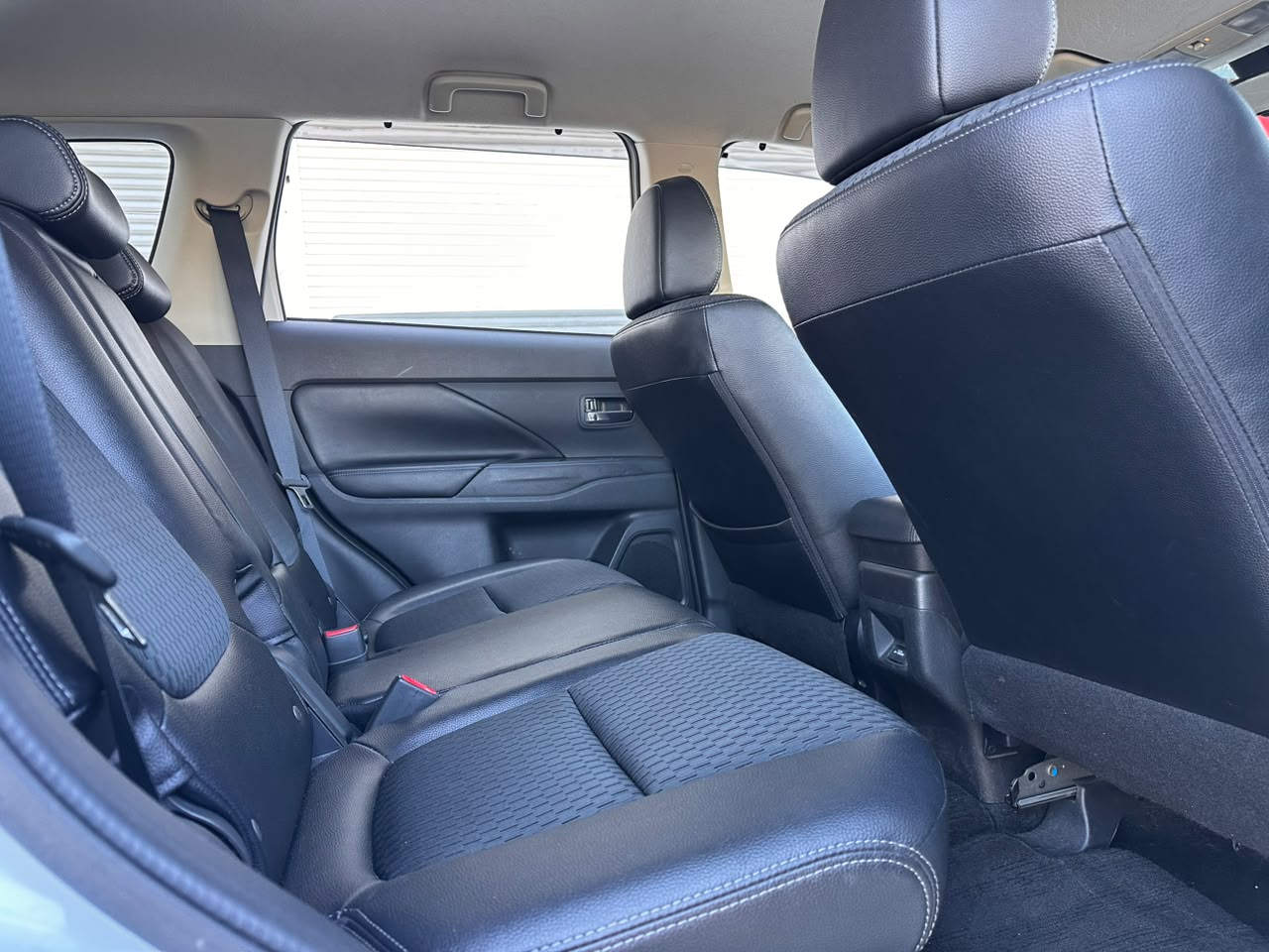MITSUBISHI OUTLANDER thumbnail 5